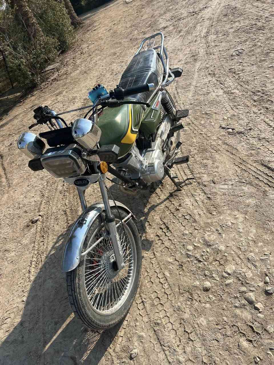 السلام عليكم دراجه تايكر موديل 2025 خير من الله كلش نضيفه ربع متصرف عليه السعر775وبيه مجال***********
