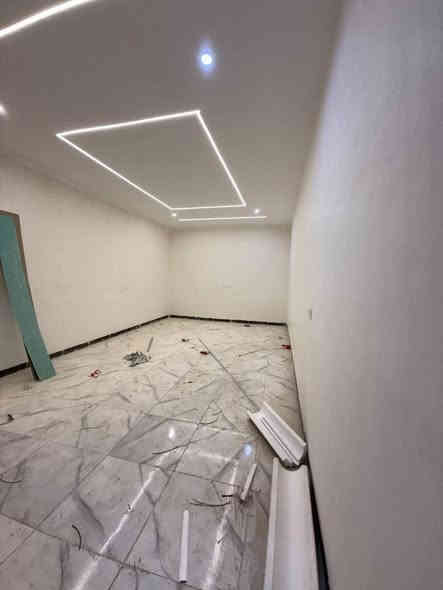 بيت زراعي للبيع  صفر مامسكون في ارقى مناطق كركوك مساحته 220 متر باتجاه شروق الشمس البيت مضمون اوراقه كلها كاملة مشمول بقرار التمليك مع توفر خدمات كاملة بالمنطقة ماء وكهرباء والمنطقة كاملة كلها زراعي  يتكون من استقبال وهول ومطبخ وغرفتين نوم سويت وصحيات داخلية وخارجية 
(السعر 95مليون)مليون وبي مجال 💵💵
العنوان طريق بغداد خلف المستشفى التركي مقابل مطعم صمد بداية سايدين حي الواسطي قرب المحافظة الجديدة 
للتواصل والاستفسار على الرقم التالي***********
