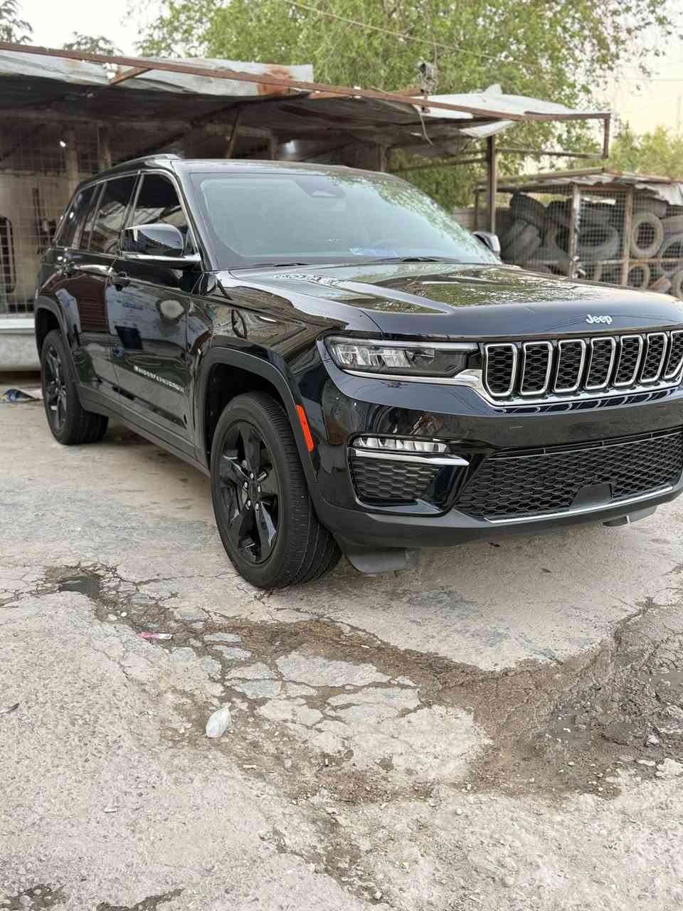 السلام وعليكم
للبيع جيب كراند شيروكي لمتد
موديل 2023 رقم بغداد
5 راكب
السياره بدون حادث 
حادثه سرقه تبديل قطع نفس الون بدون قطره صبغ
السعر المطلوب 275 ورقه
عنوان السياره بغداد الزعفرانيه
للاستفسار الاتصال ***********
