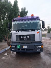 مان 2002 للبيع الاستفسار 07717958738