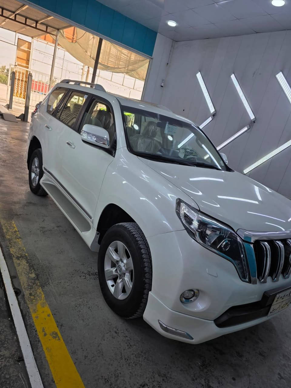 السلام عليكم برادو للبيع موديل2016 السنوية باسمي تحويل ثاني يوم رقم اربيل
لوحات جديده محوله مو نفسه الصور
سبير ما نازل 
مواصفات فول

رقم التواصل ***********
