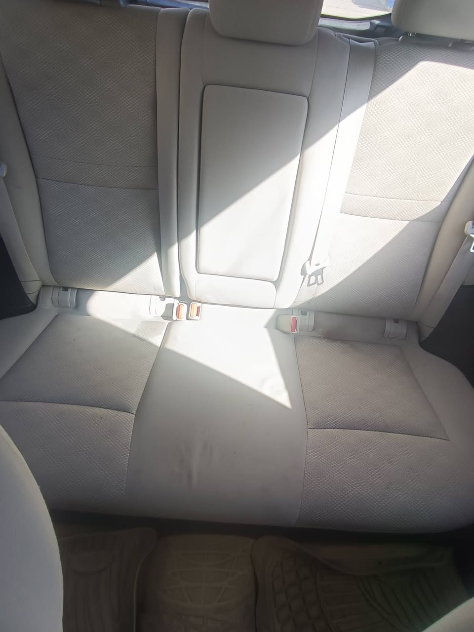 روج سبورت للبيع مواصفات اس في داخل ابيض كشن كهرباء تبريد قطعتين فقط قبغ الجنطه مبدل  والباقي مكفول سنويه جديد المكان كلار لسياره بصمه وبصمه ابواب وتشغيل عن بعد وتخم تاير وكلشي بيه ع وضع الشركه ماشيه 40الف***********
