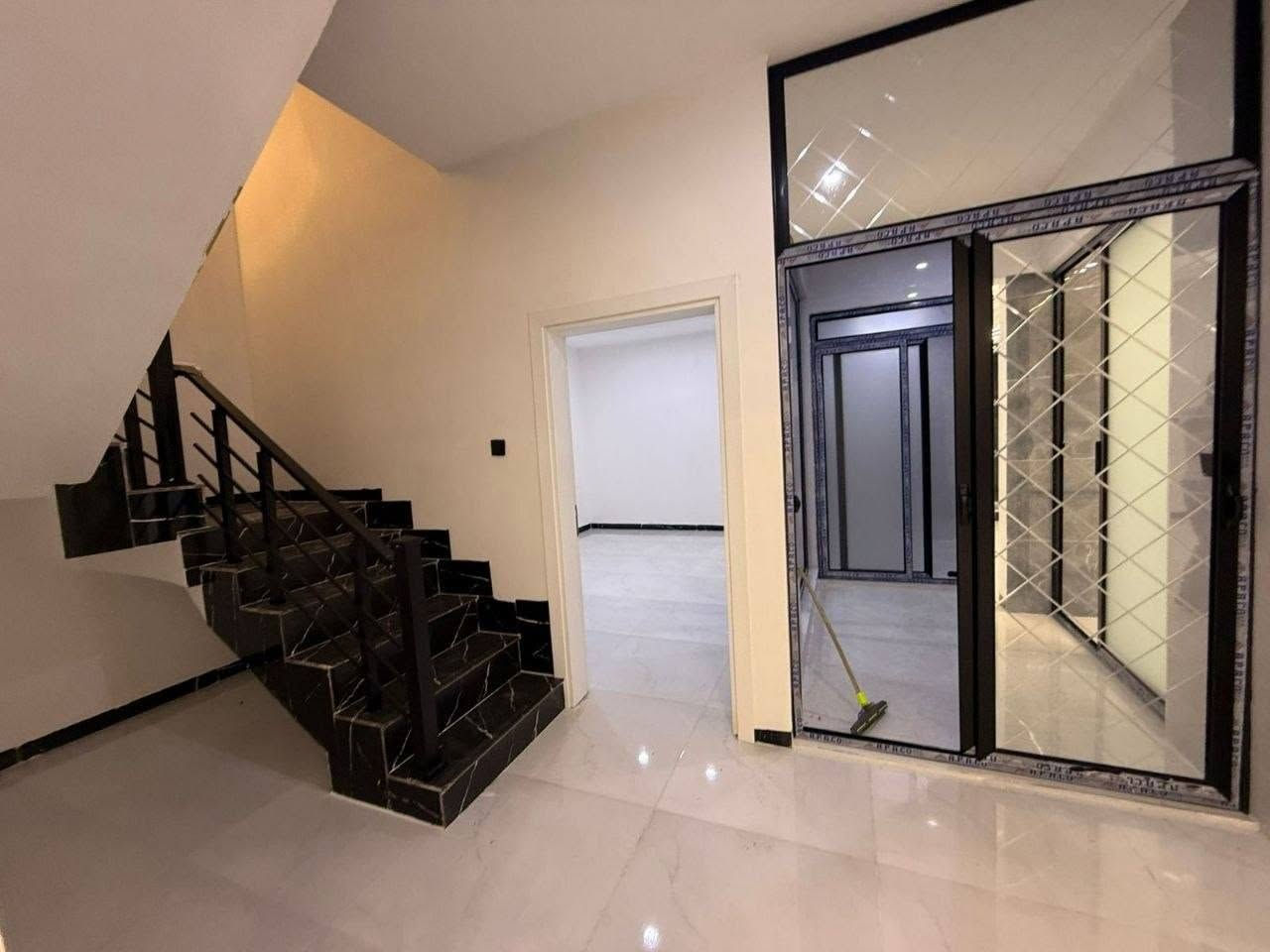 #عقارات_حبيب_علي  
🔸سند طابو يتسجل بإسم اي عراقي
📍أربيل-بيت للبيع 5حساروك قرب شارع 120M #مقابل_الحديقه_الرسميه ع شارع 20M

➖مساحة 160M طابقين ركن
يتكون⤵️
➖5غرف نوم 
➖استقبال-صاله-مطبخ-مجموعه صحيات-كراج
***********
***********
لمشاهدة الفيديو والسعر والباقي من العروضات ادخل للقناة رابط القناة👇
https://t.me/habeb2ali

#عقارات_اربيل #شقق_للبيع_اربيل #بيو_لبيع_اربيل  #فلل_للبيع_اربيل #مجمعات_سكنية_اربيل
 #عقارات_كردستان  
#استثمار_عقاري_اربيل #عقارات_بغداد_سليمانية_اربيل  #عقارات_شمال_العراق  

16 دفتر 50 ورقه
