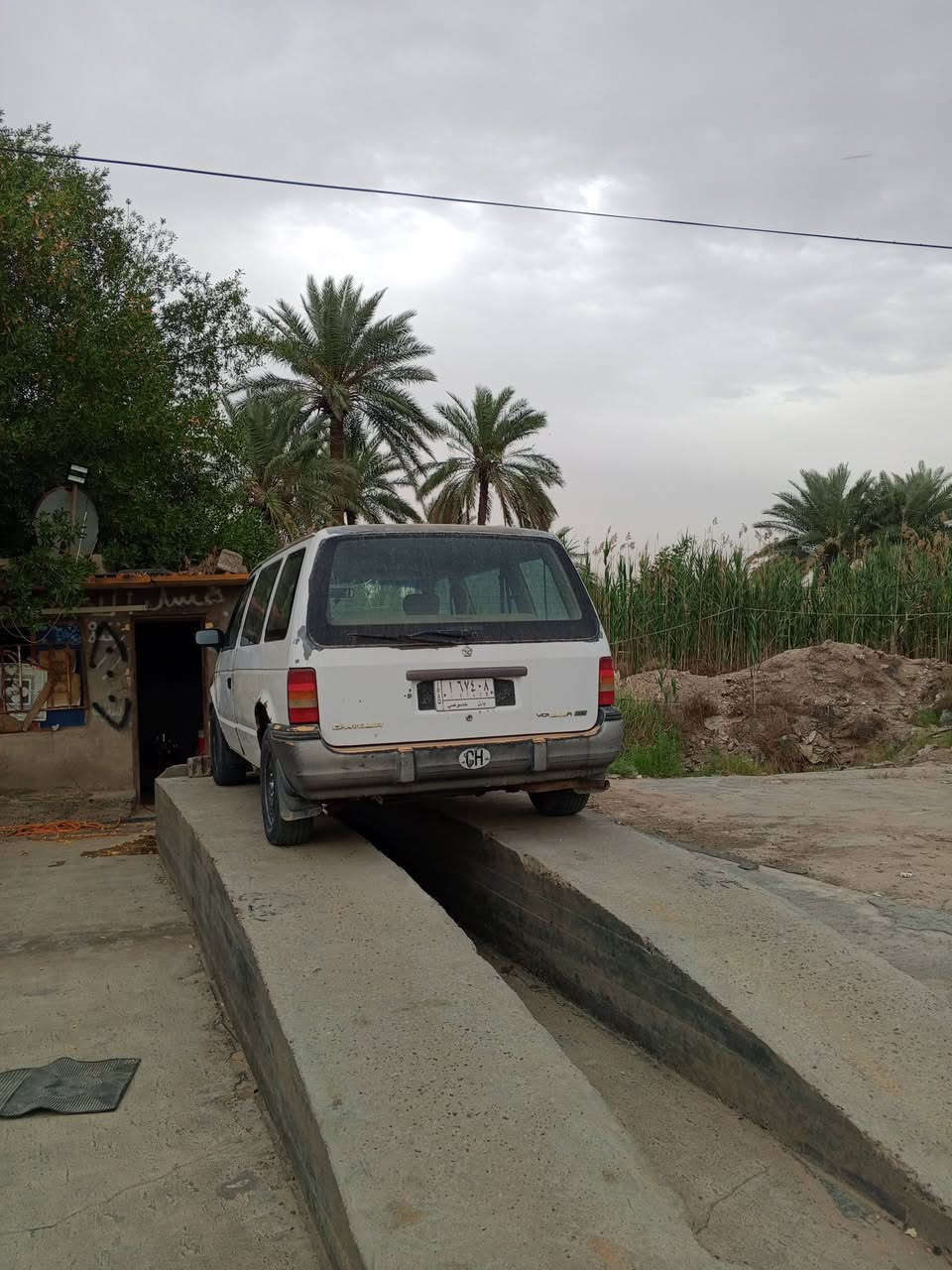 السلام عليكم دوج كرايزر موديل 96 رقم بابل سنويتها صاقطه 28وبيها مجال ـــــــ رقم ***********
