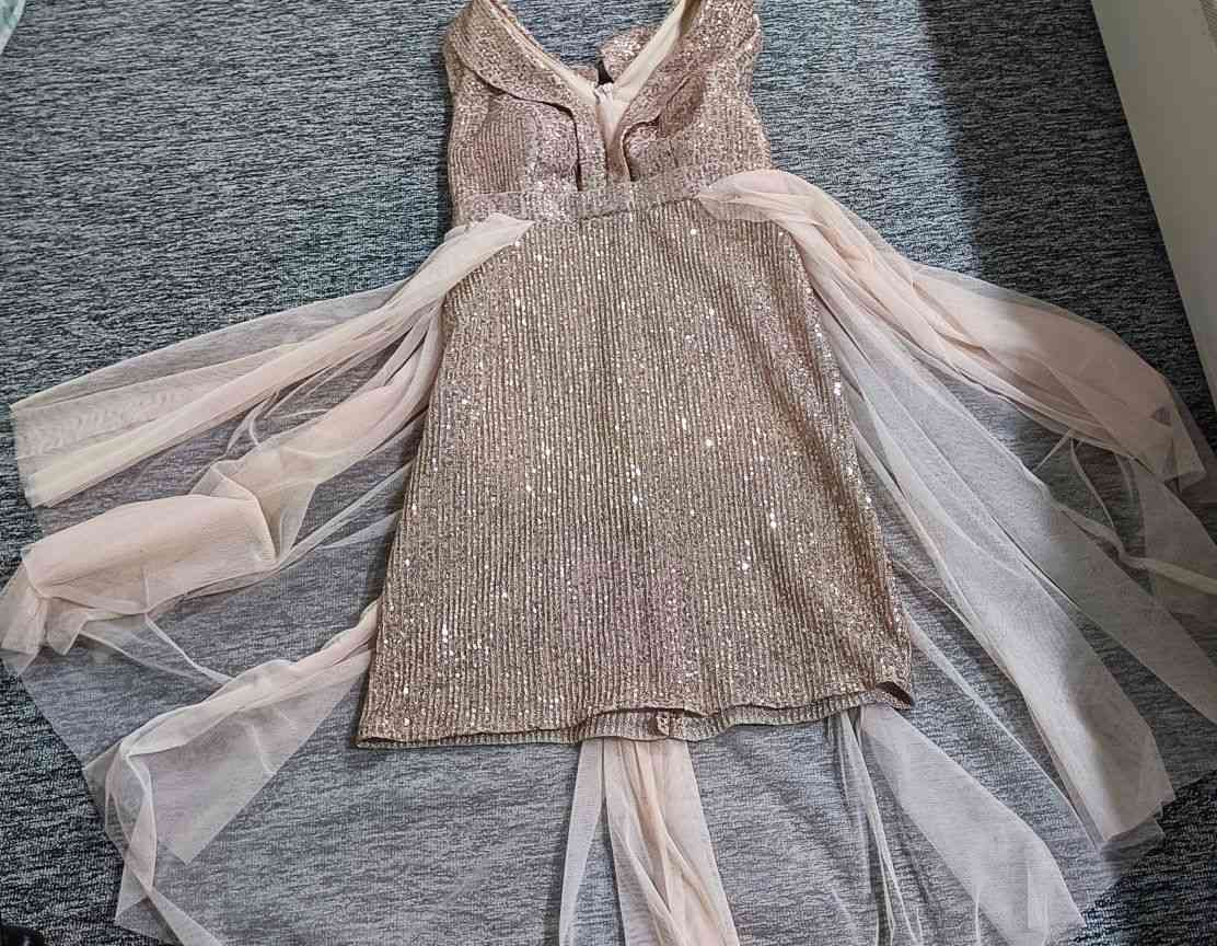 فساتين ملبوسة مرة وحدة قيمي واخذي سعر 
قياس 42 🌹🌹


**إذا كنت صاحب هذا الإعلان وتريد حذفه لأي سبب، رجاءا أرسل رسالة إلى الدعم الفني**