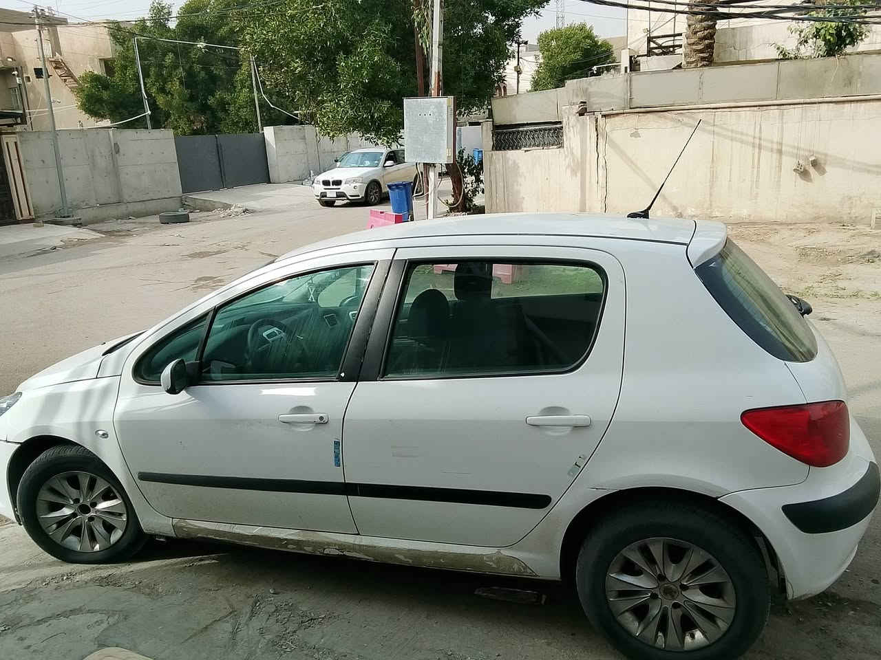 السلام عليكم بيجو فرنسي 307السياره ابلاديه بيها قبغ الجنطه ولدعاميات صبغ فقط اثر جراد موديل 2006 كير مكينه كفاله تخم تاير جديد صدر امامي جديد بس الصدر الخلفي تعبان هزه جديده كبل تحول السعر 53وبيها مجال مكاني بغداد مدينة الصدر الشماعيه الشراي ينتصل ***********
