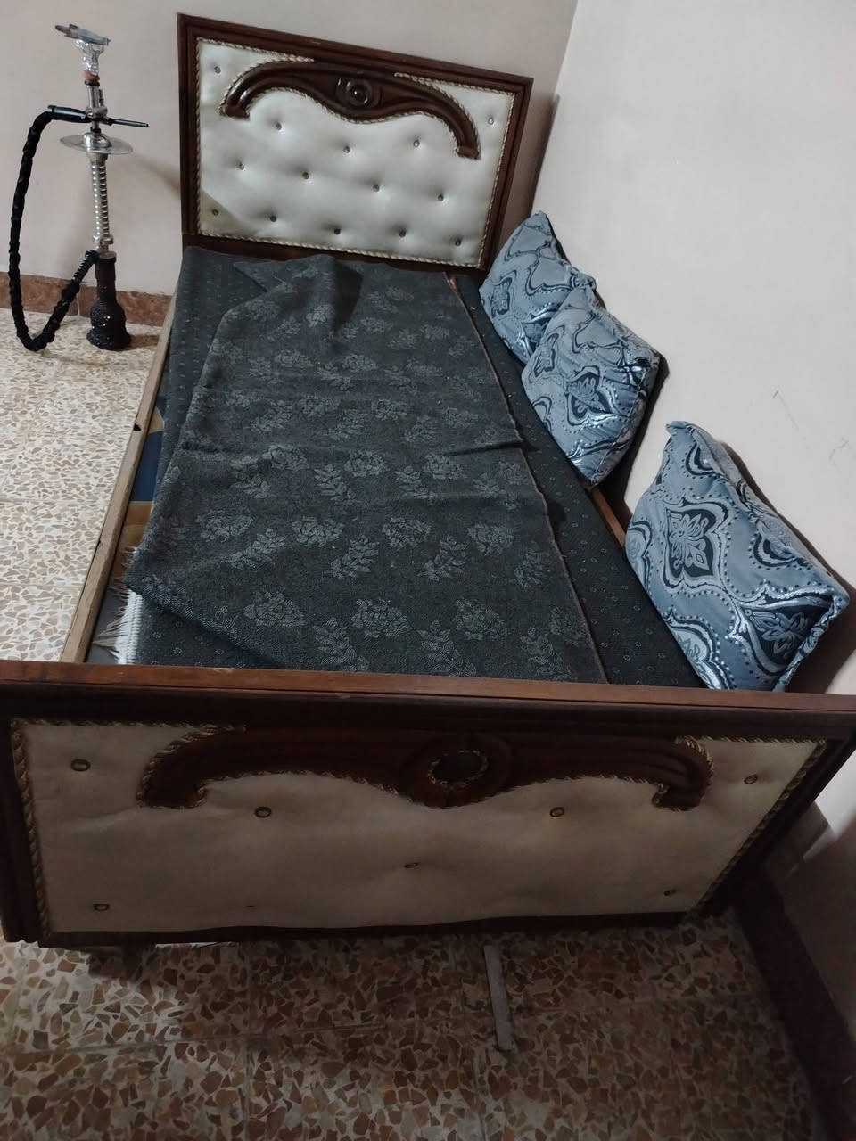 آلَسِلَآمً وٌعٌلَيَکْمً عٌنِدٍيَ تٌخِتٌ لَلَبًيَعٌ شُرطِ آلَنِضآفُهّ مًکْآنِيَ مًوٌصّلَ حًيَ سِوٌمًر آلَسِعٌر 125 وبي مجال الرقم ***********
