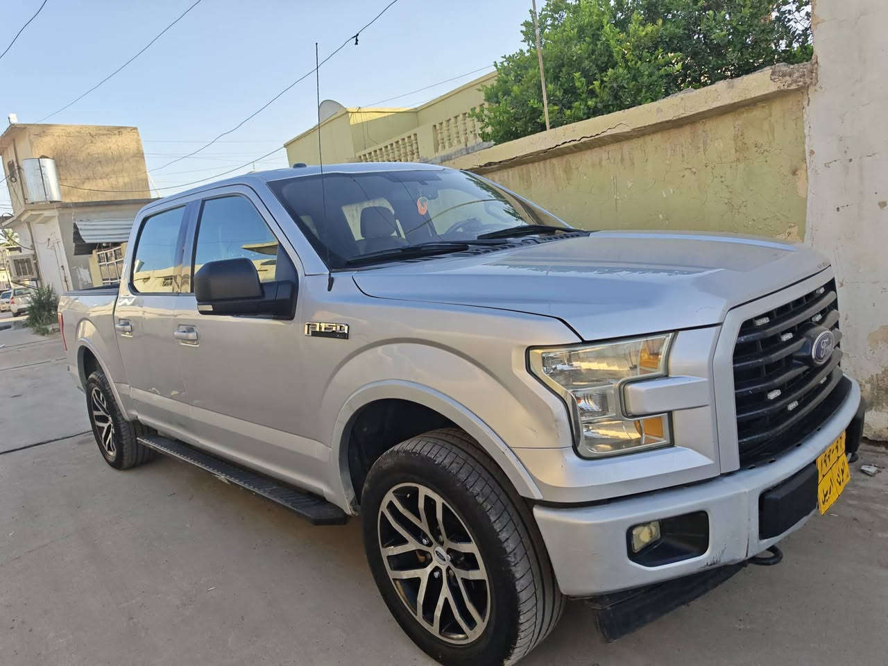 السلام عليكم.
فورد F150 للبيع بسعر مناسب جداً 
موديل 17 محرك 8 تنفس طبيعي كير طرح بدي قصير باب طويل المرغوب للتواصل على الارقام التالي ملاحظة شراي خابرني مو شراي لا تخابر ارجوك 
***********
***********
