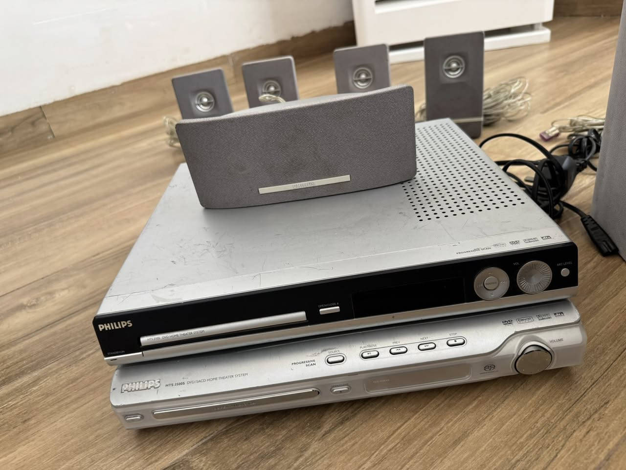 السلام عليكم. جهاز فليبس مسرحي للبيع. السعر ٥٠ الف.  ***********
