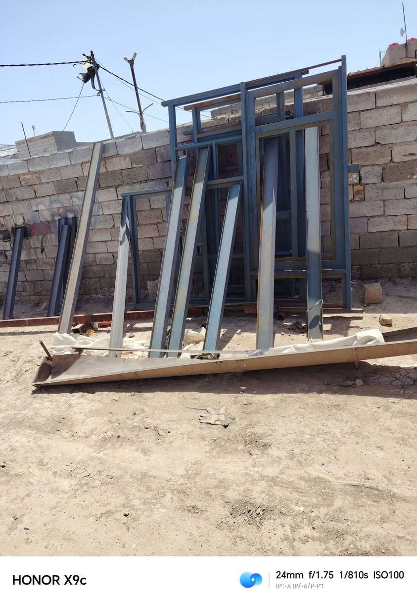للبيع شبابيج عدد اتلاثه
بيبان عدد اتلاثه 
شيلمان عدد 6عل 5*2
شيلمان عدد 4عل واحد متر
***********

