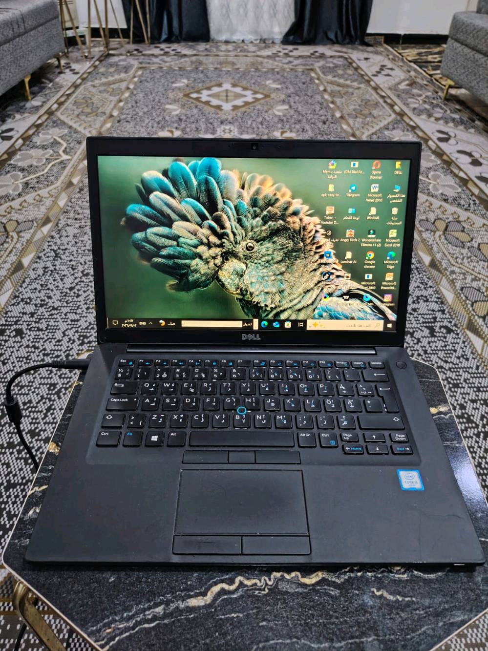 لابتوب Dell Latitude 7480 هاذا كله ب 235 بس

معالج Intel Core i5 من الجيل السادس (6th Generation

الشاشة: حجم 14 بوصة بدقة Full HD (1920 × 1080)

رام 8 جيجابايت DDR4 قابلة للترقية

التخزين: SSD بسعة 256 جيجابايت

التشغيل:  ويندوز 10 برو

منفذ الطاقة (DC-in): لتوصيل الشاحن

منفذ USB Type-C: يدعم DisplayPort

منفذ HDMI 1.4: لتوصيل الشاشات الخارجية وأجهزة العرض

منفذا USB 3.1 Gen 1: أحدهما يدعم خاصية PowerShare (لشحن الأجهزة حتى والجهاز مغلق).

فتحة البطاقة الذكية (Smart Card Reader):

منفذ صوت كومبو (Audio Combo Jack): لتوصيل سماعات الرأس والميكروفون

قارئ بطاقات ذاكرة (uSD 4.0): لبطاقات الذاكرة الصغيرة.

فتحة بطاقة SIM

منفذ USB 3.1 Gen 1 إضافي: ليصبح إجمالي منافذ USB من نوع Type-A هو 3 منافذ

منفذ شبكة (RJ-45): لتوصيل كابل الإنترنت

فتحة قفل الأمان (Noble Wedge Lock Slot): لتأمين الجهاز.