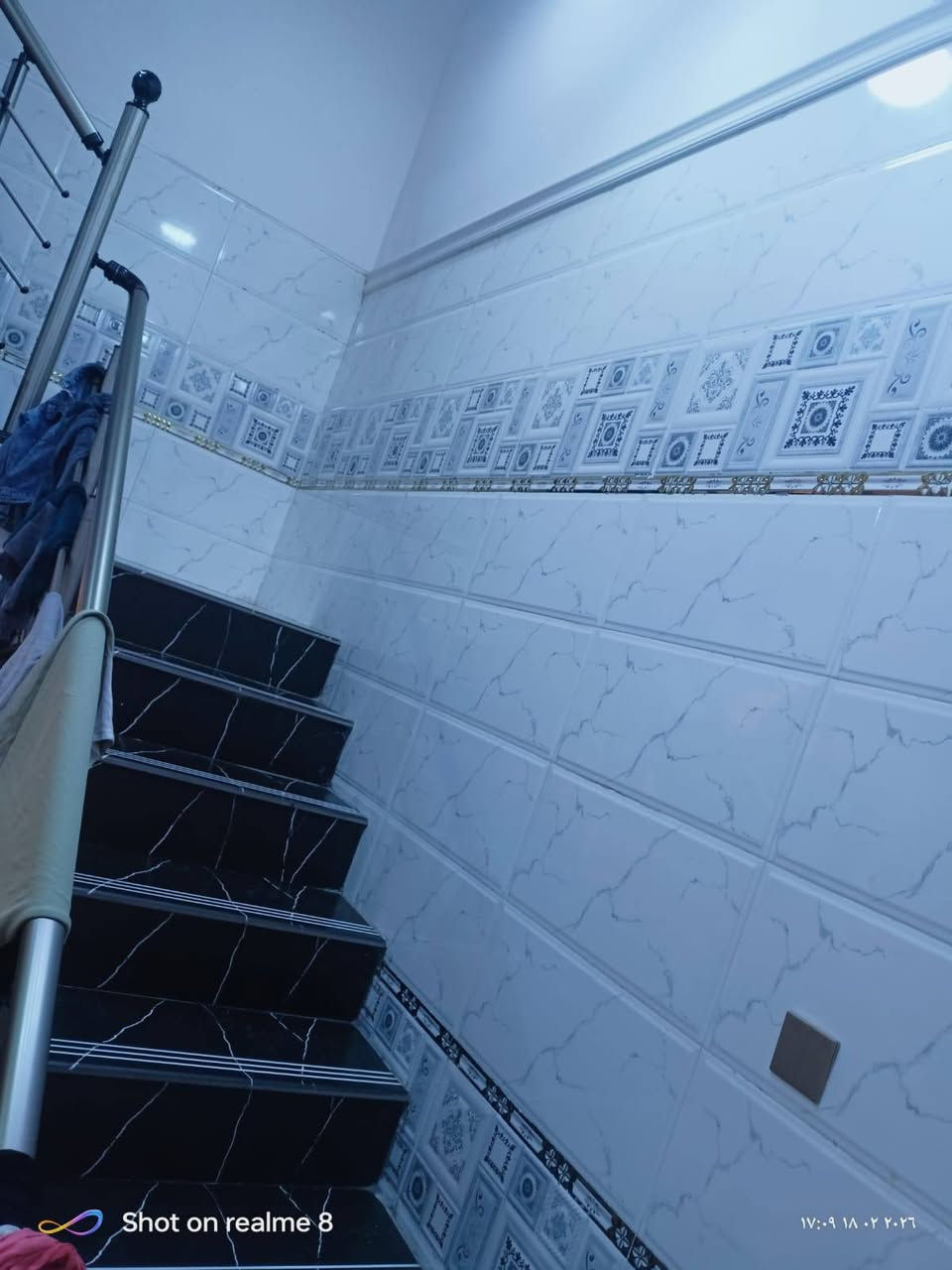 سلا عليكم بيت مساحة ١٠٠ / متر طابقين للبيع شارع ٩ مقابيل الشقق منطقة الاستثمار السعر مناسب ***********
ممتواجد على خاص
