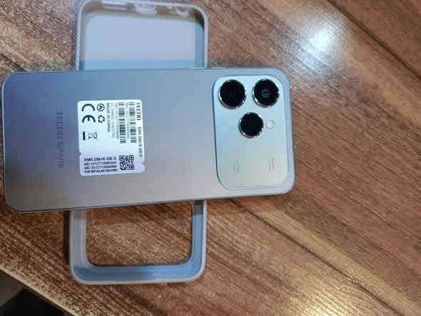 سلام عليكم  جهاز تكنو سبارك 40 ذاكره 256 جهاز جديد  مشحون مره وحده سعر ١٢٠ قفل ***********
