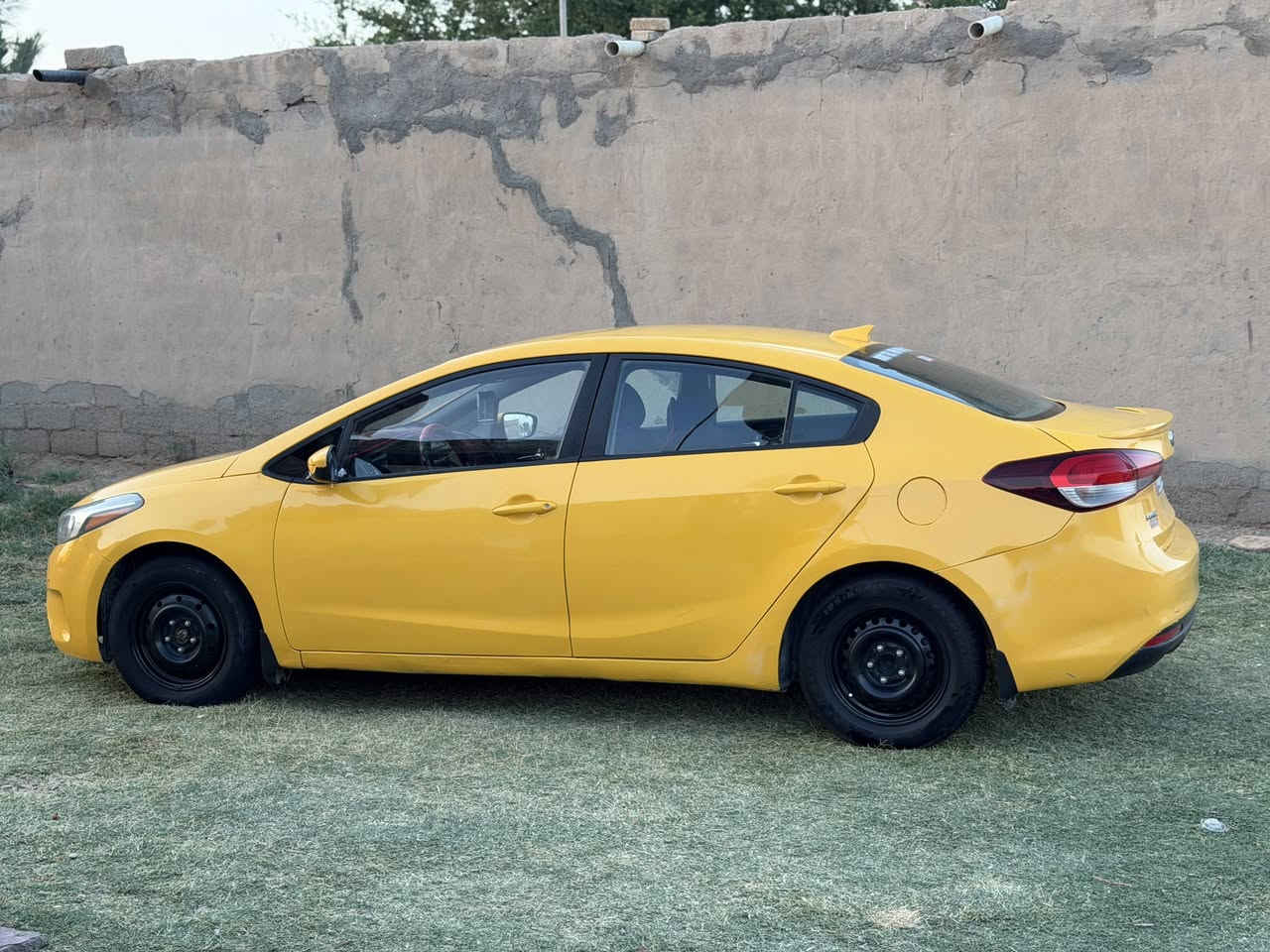 كيه فورتي 2018 رقم ذي قار الدولي بسمي سنويه لل 2031  وارد امريكي حادثها بنيد فقط بدون دواخل والباقي مكفولة من الضربه والتبديل شواصي برانكيت مكفولات محرك 2000 دوش ما مفتوح شرط مواصفات شاشه كامره تحكم استيرن اشاير بل مريه حساسات اماميه خلفيه وباقي المواصفات المعروفه السياره جاهزه مكينه كير حداديه تبريد تخم تاير السعر 105 وبيها مجال للشراي للاستفسار الاتصال على الرقم *********** مكاني ناصريه
