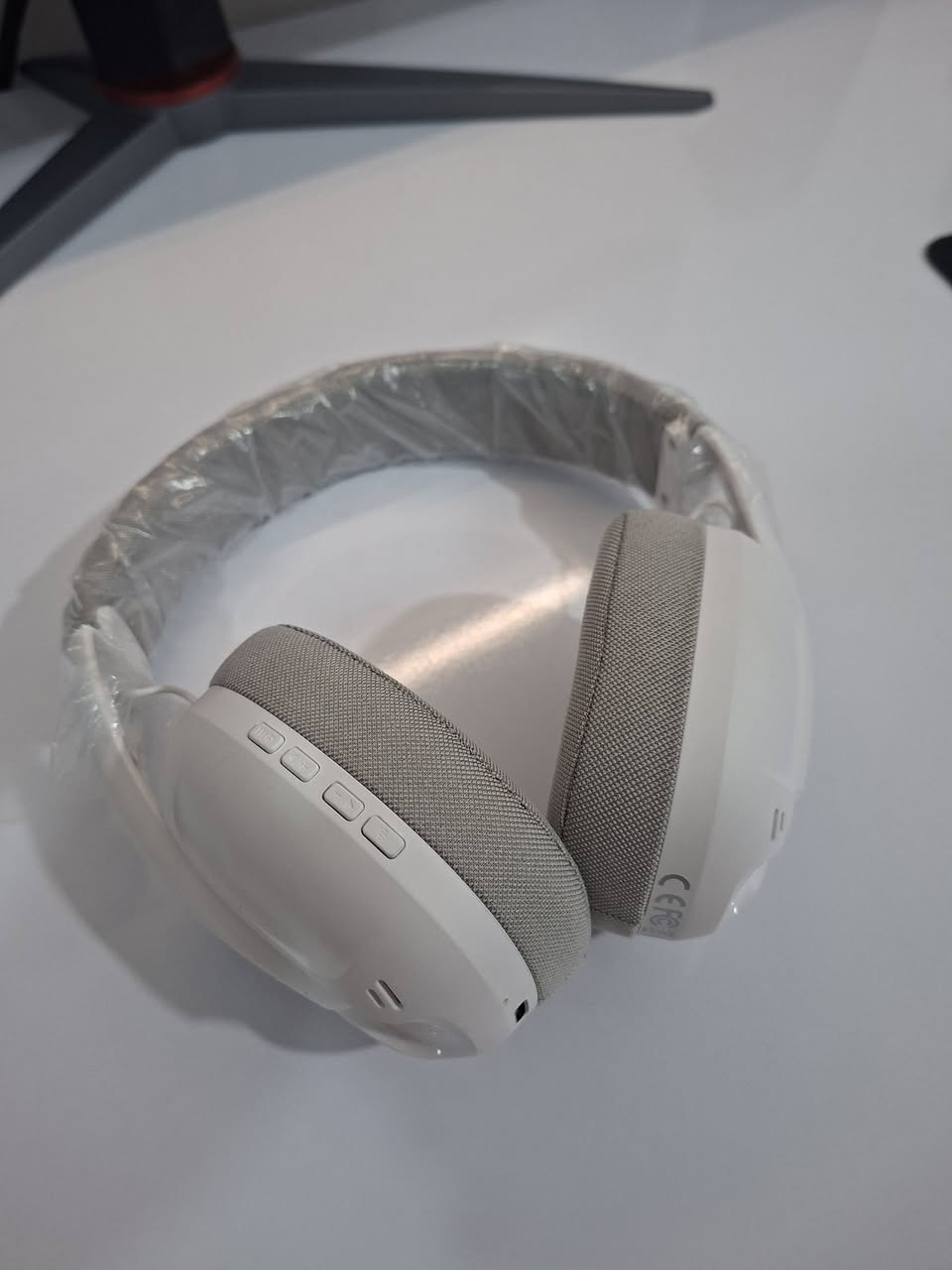 للبيع سماعة  Attack Shark L80 الغنية عن التعريف. إذا كنت تبحث عن خفة الوزن والدقة في الصوت، هذه السماعة لك!
صوت محيطي: لتسمع خطوات الأعداء وتحدد مكانهم بدقة.
​تصميم مريح جداً: خفيفة على الرأس (Super Lightweight) ومناسبة لساعات اللعب الطويلة بدون تعب.
​مايكروفون نقي: قابل للفصل مع خاصية إلغاء الضوضاء لتواصل واضح مع فريقك.
​توصيل متعدد: تعمل على (PC, PS4/5, Xbox, Switch, Mobile).
​الحالة:  جديد غير مستعمل 
​السعر: [30الف]
المكان: [نجف الاشرف] يوجد توصيل


**إذا كنت صاحب هذا الإعلان وتريد حذفه لأي سبب، رجاءا أرسل رسالة إلى الدعم الفني**