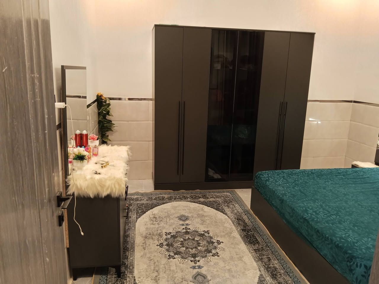 سلام عليكم بيت 75 متر زراعي سند 25 بضهر الغربي يم محطة الغسل القديمة طابق واحد كامل فول بناء حديث غرفة واستقبال ومطبخ مفتوح وصحيات الاتصال الستفسار ع رقم *********** وتساب موجود
