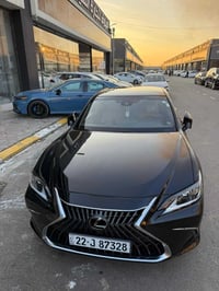 لكزس es 350 للبيع ماشي 38 الف عليها افلام حمايه كامله مواصفات خاصة الس...