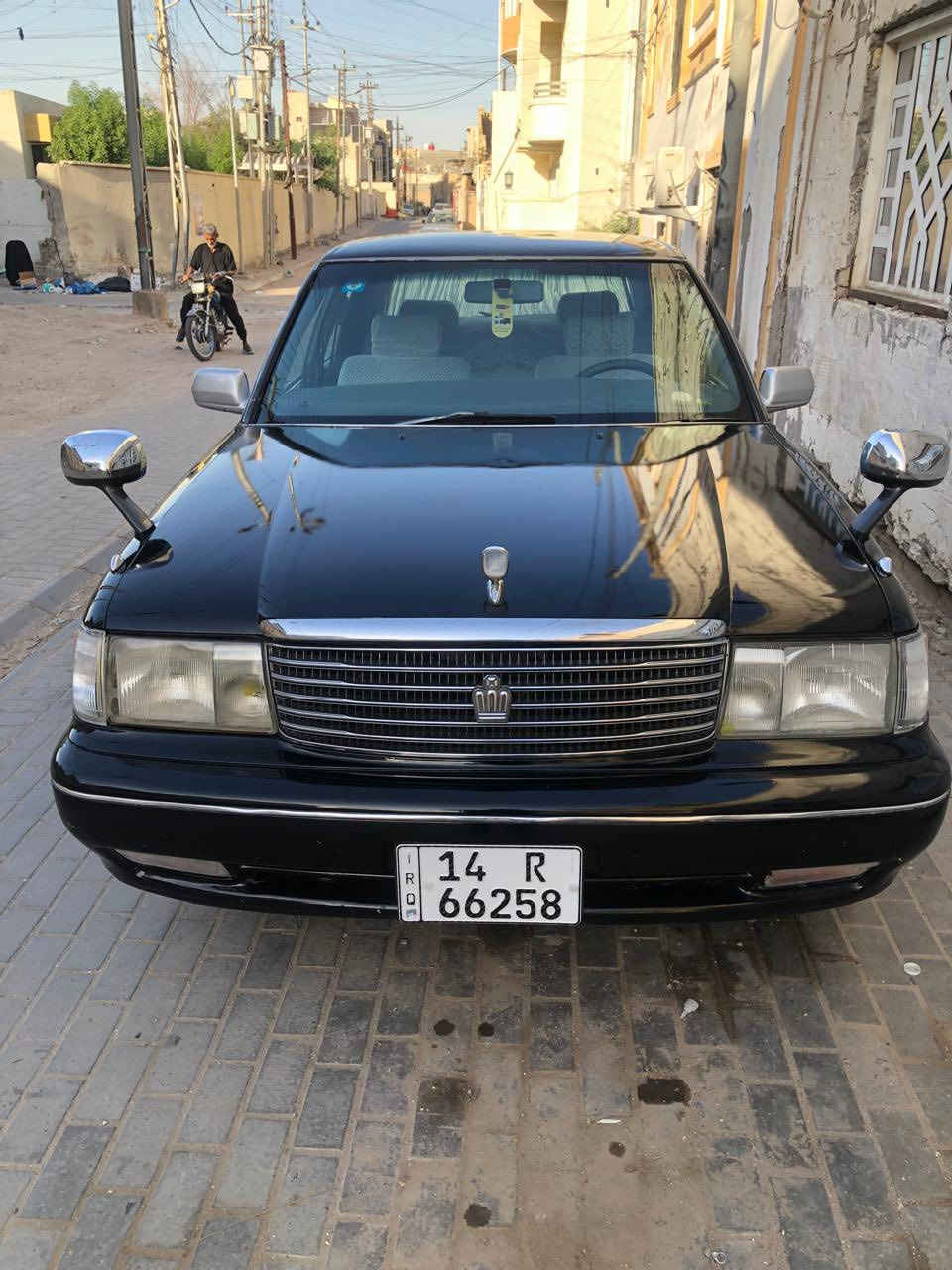 السلام عليكم
للبيع تيوتا كراون 
 ارنب طويل جنازي موديل 1992
رقم بصره انكليزي الجديد 
سنويه مجدده لغايه 2031 
السياره بأسمي تحويل مباشر 
كير ومكينه كفاله  3000
اكسل جديد 
حداديه جديدة
كفاله عامه من الكص والنقل والعيب الشرعي 
اصوليات جاهزه من دواخل وبطاين  
كهربائيات شغاله وتبريد شغال وجام شغال 
سنتر لوك 2 بصمه 
دوشمه ارضيه جديدة
السياره مصبوغه عام جماليه 
السياره مال جناي واحلى من الصور  تراي بالسياره وين مايعجبك 
العنوان البصره القديمه 
السعر 80 وبيها مجال للشراي
للتواصل على هذا الرقم 
 ***********
