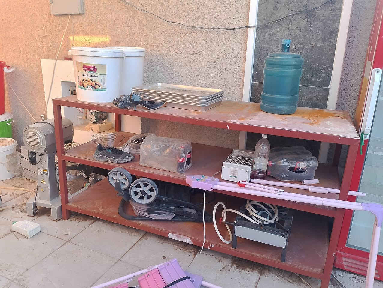 السلام عليكم
عجانه المانيه نظيفه جدا سعر 500 وبي مجال 
ميز 3رفوف جديد حديد ثقيل عرض 80 وارتفاع متر وطول مترين ونص سعر 225 وبي مجال مكاني بابل مركز للاستفسار ***********
