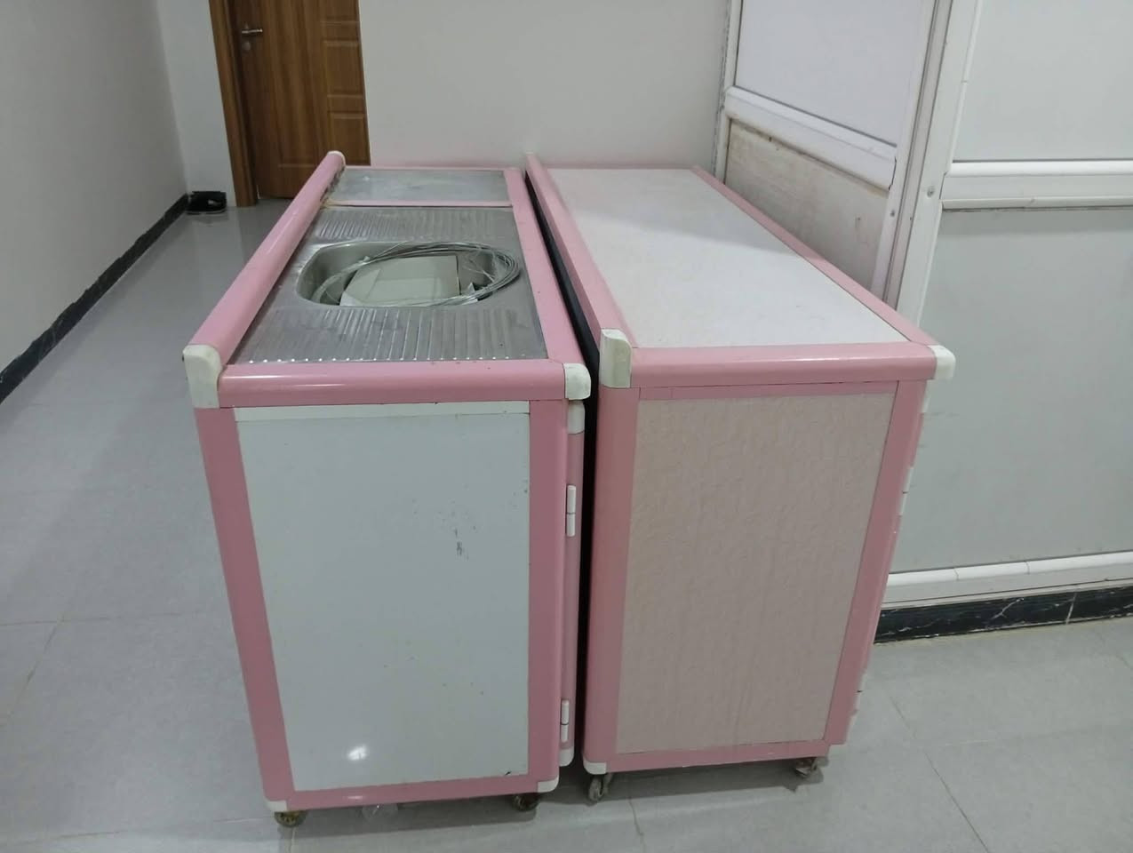 سلام عليكم كاونترات للبيع ***********
