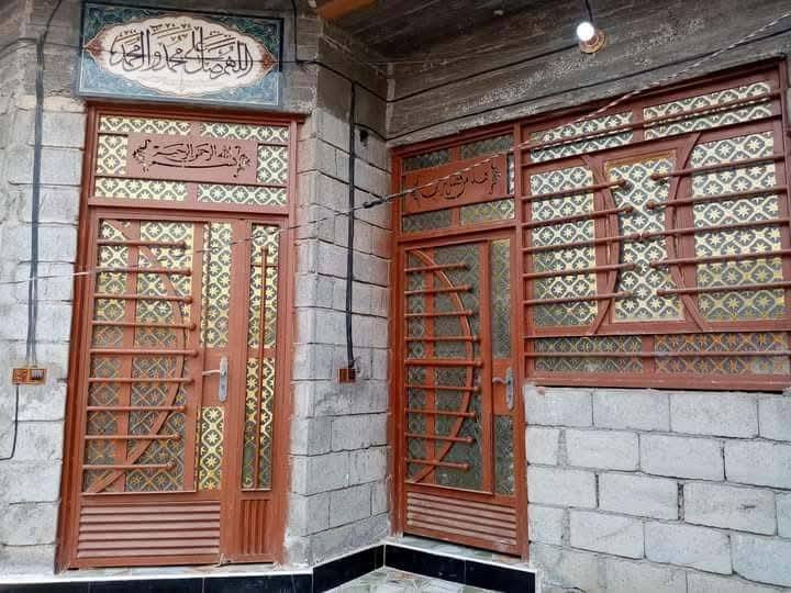 السلام عليكم 
بيت زراعي للبيع مشمول بتطويب ومقدم بي معاملة 
المساحه 150
موقع بهرز الدواسر نزلت الدفاعي
البيت طابق واحد يحتوي علىى
استقبال مطبخ صاله غرفتين نوم 
البيت كله سيراميك جداري ارضي البيت خير من الله للستفسار الاتصال على الرقم  ***********.مامتواجد على لفيس
