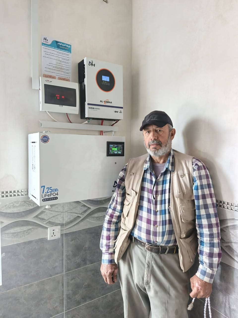 تم بحمد الله تنصيب منضومه طاقه شمسيه في كركوك /قريه چردغلو... 

للأخ صالح عواد  .... 

قدرة المنظومة:

🔹8  أمبير نهاري في الظروف القياسية.

🔹8أمبير ليلي.

مكونات المنظومة:

1. البطاريات:ليثيوم... 7.25kW

🔹 ضمان استبدال 5سنوات 

2. الألواح الشمسية:

🔹 ألواح فلاديفيا 600 واط.

🔹 عدد الألواح:4 ألواح.ذات وجهين وذات كفاءة عاليه 

🔹 ضمان 15 سنة، وعمر افتراضي يصل إلى 40 سنة.

3. الإنفرتر:

🔹 إنفرتر حجم  4.25kw

🔹 ضمان لمدة سنتين.

4. هيكل الألواح:

🔹 مصنوع من الحديد المغلون المقاوم للصدأ لضمان المتانة.

التشغيل والصيانة 🛠️

🔹 المنظومة تعمل 24 ساعة يوميًا مدى الحياة دون مصاريف إضافية.

🔹 الصيانة الوحيدة المطلوبة هي غسل الألواح الشمسية بالماء كل بضعة أسابيع.

الضمان شامل لجميع مكونات المنظومة

🔹 من شركة النبع الهادر فرع الرياض 

📞 للاستفسار أو الاتصال: مهند 

📲***********_ ***********

ابو حسين 

📲 *********** (متوفر واتساب)

شركة النبع الهادر #ضمان #امان #مصداقيه

ملاحظه/صيانه مجانيه لمده سنه خدمه مقدمه من قبل الشركه للزبون
