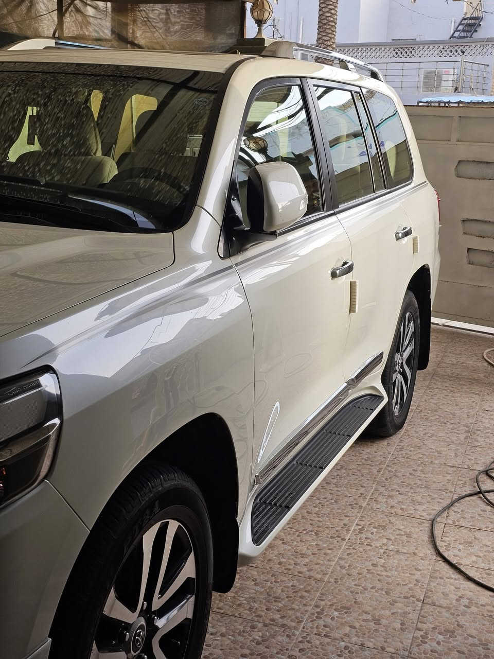 لاندكروز ساز موديل 2019 GXR
V6/4000
كفاله عامه من الصبغ والتبديل والبارد ما عدا مكانين بارد 
مواصفات ساز معروفه 
شاشات تحكمات بلاد جهتين تحكمات 
ماشيه 82الف حقيقي 
للتواصل والاستفسار_***********
                            _***********
مكاني ديالى بعقوبه 
السعر 53 الف وبيها مجال بسيط
