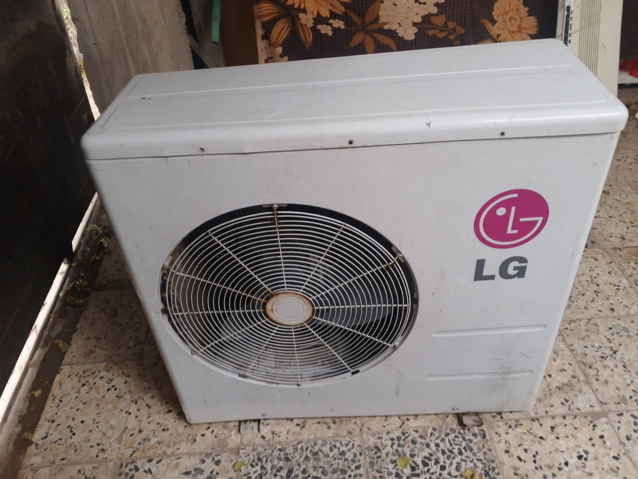 السلام عليكم سبلت كنتوري 3طن نضيف وشغال بي ليك  للبيع سعره 400 مكاني كربلاء ***********
