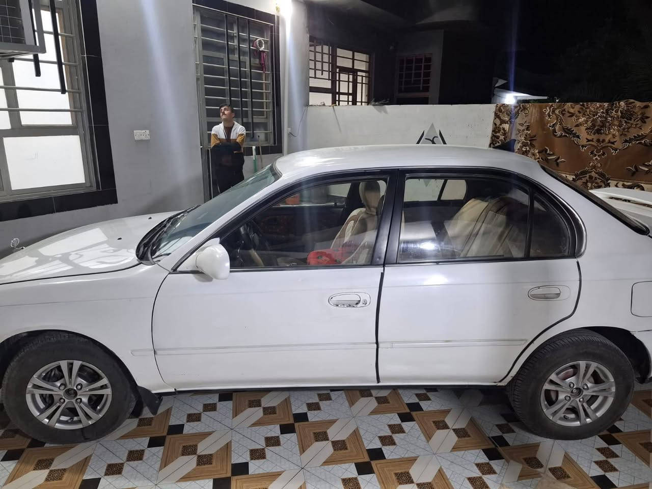 السلام عليكم كورلا 93 رقم بغداد الجديد سنوية لل 28اي نقص مابيها تراي وين متريد صدر امامي خلفي جديد تخم تاير جديد كير محرك على القول سيارة مال جناي السعر خاص ***********
