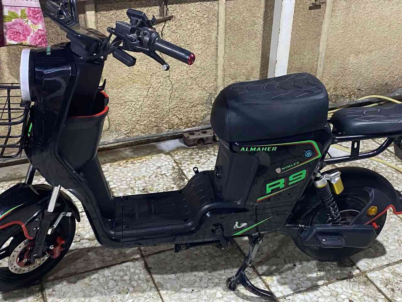 أر9 موديل2025 خمس بطاريات شغاله كل نقص ما بيهه دراجه نضيفه وياهه اسويجن وبصمه عن بعد السعر 400الف وبيهه مجال للطيبين المراسله خاص وعل رقم***********
