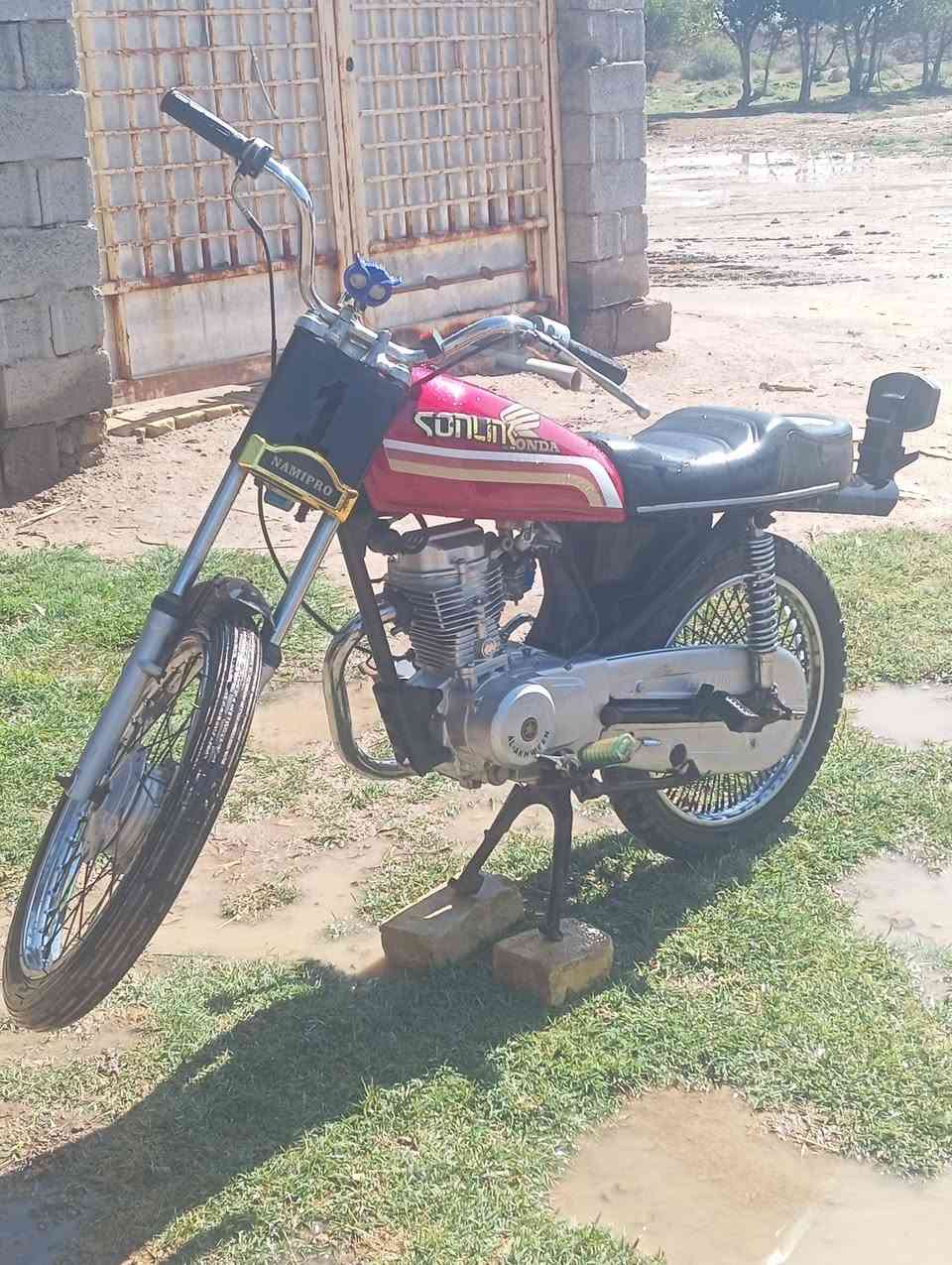 سلام عليكم دراجة نامة للبيع كلك كلك دراجة حلوة ونضيفة محرك نضيف مبدل ولفات محرك رابيدو  الشراء بية خير ويدلل مكاني بين الشطرة والغراف قرب جامعة الشطرة السعر خاص أو الاتصال الرقم ***********
