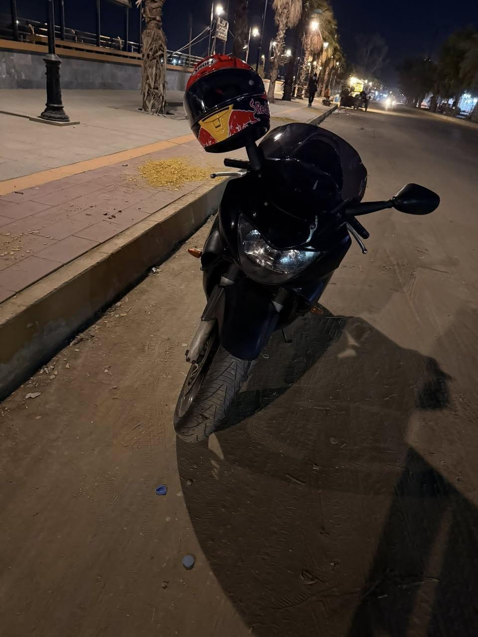 السلام عليكم اخواني دراجة بطح F4 600 للبيع الدراجة مكفولة مآخذها من كلشي وكلاشي قبل اسبوع نزلتها ***********
