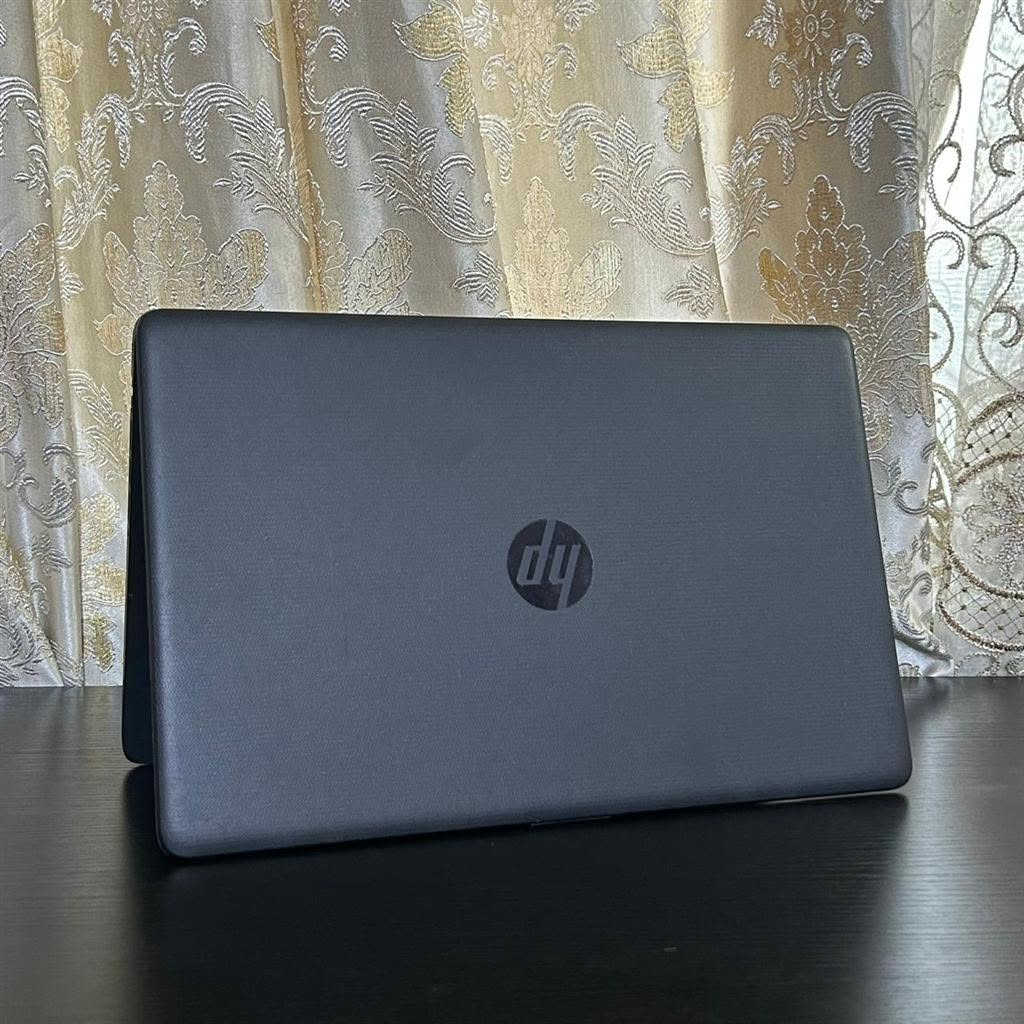لابتوب سلم خفيف HP - الجيل الثامن ( 275 ألف + جنطة + ماوس + ماوس باد + سماعات ) 

النظافة؟ الصور تتحدث 

كور i5 الجيل الثامن 

رام 8 كيكا DDR4 

هارد 256 SSD

كارت شاشة Intel UHD Graphics 620 حجم 4 كيكا 

شاشة 15.6 FHD 

مكاني بغداد (توصيل بكل العراق)

واتساب ***********
