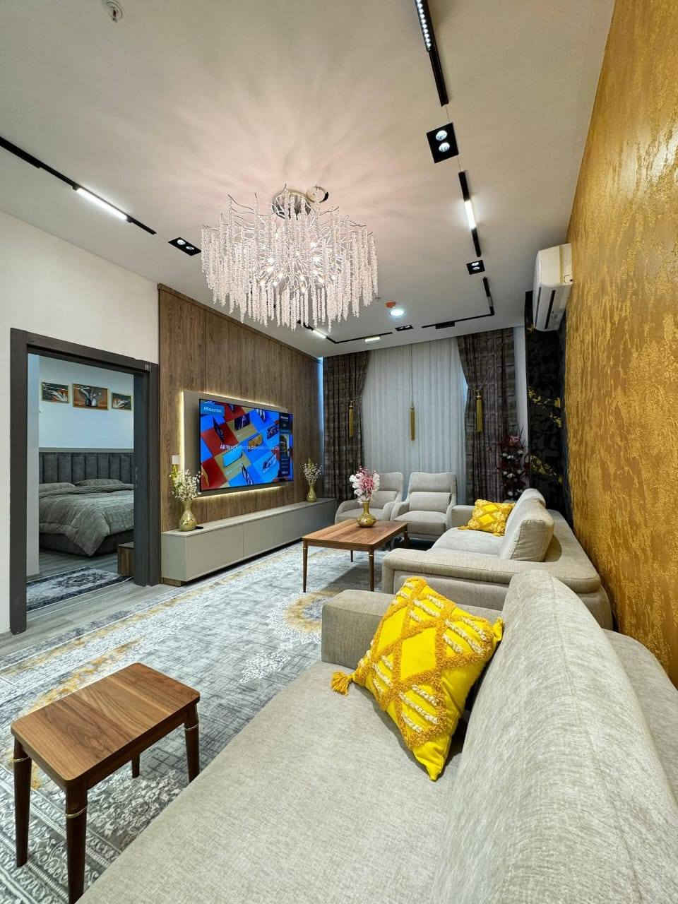 شقة مؤثثة  للأيجار
في مجمع لايف تاورز 

مميزات الشقة

-مساحة 120م

  -غرفتين نوم

-صاله

-مطبخ. 

-صحيات

-طابق 1

للاستفسار اكثر اتصل على الرقم ***********
