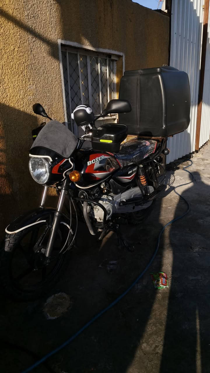 السلام عليكم
دراجه بوكسر موديل 21سنويه باسمي تحويل ثاني يوم المكينه ما مفتوحه كفاله

الدراجه نصبه وجمال ورزانه السعر 2300 وبيهه مجال المكان البياع
***********
