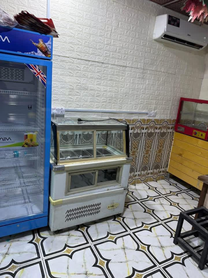 السلام عليكم مطعم كامل للبيع غراض مستخدمات فقط ٣ اشهر  ابيع شلع او قطع عنواني الهوير شارع الصناعه *********** رحمه الله والديه المو شراي لا يكلي جايك باجر وهسه اجيك
