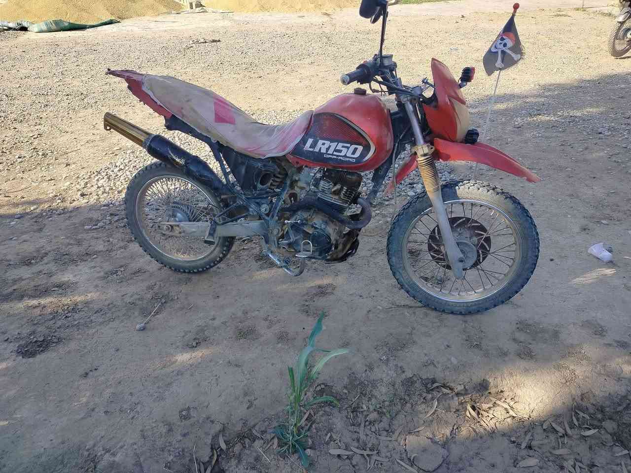 السلام عليكم ماطور قفاز محرك 150 كهربائيات كله جديده باتري  جديد سلف جديد كامل من كلشي السعر 250 الف ***********
