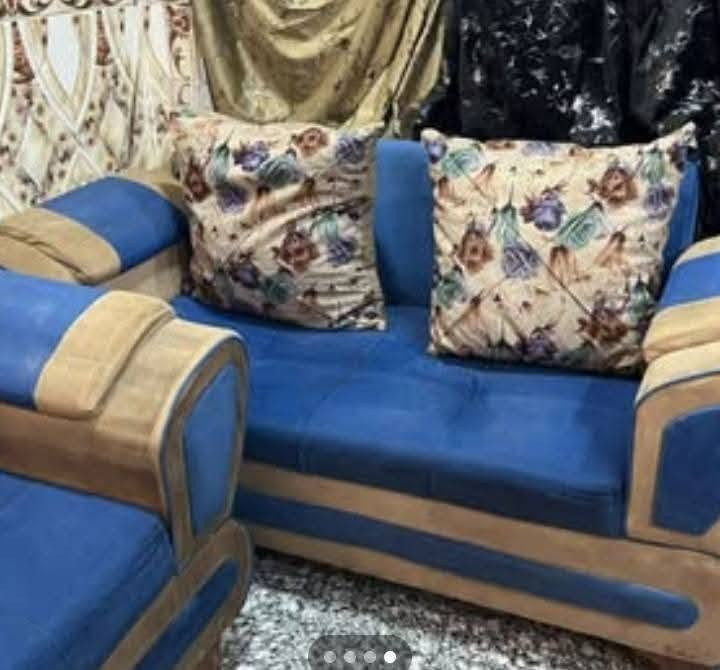تخم للبيع 
٧ مقاعد
ثنين نفر 
وحده ام نفرين
وحده ام ال ٣
العنوان / الحله المحكمه الجديده 
السعر / 250 وبي مجال
***********
