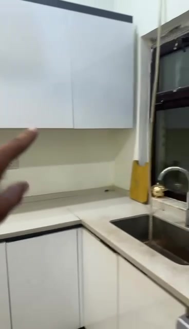 شقه ارضيه للاجار موثثه تتكون من غرفتين وصاله ومطبخ وصحيات سعر الاجار مليون 
العنوان حي المهندسين
***********