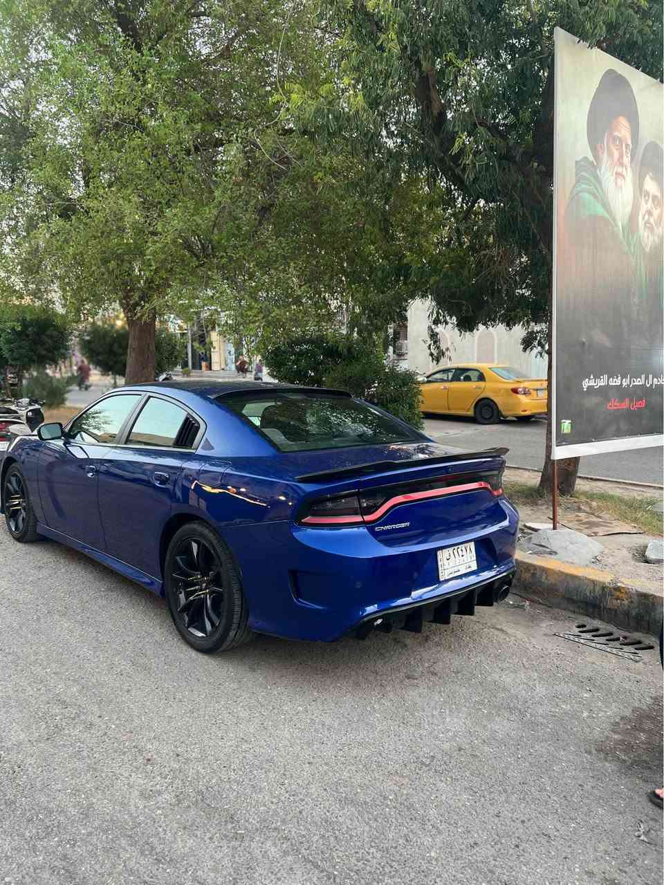 السلام عليكم مكلف ب النشر 
جارجر 2019 
حادثها خلفي كما موضح ب الصور 
ماشيه 62 حقيقي 
فتحه سقف 
شاشه كامره 
تحكم استيرن 
كشنات حظن 
ويل كب 20 
اضافه للايت عدسات  و لد متغير اوركال 
رقم بغداد ب اسمي 
علما السياره استعمال شخصي 
و ب اسمي صارلها 4 سنوات عندي 
السعر 205 
للاستفسار ‭***********‬
بغداد العطيفيه بغداد, العراق
