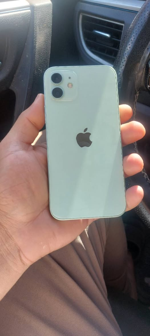 ايفون ١٢ عادي
ذاكره ١٢٨ 
بطاريه ٧٦ 
كلش نضيف 
جهاز وتر بروف كامل ملحقات كاروتونه 
رايده ب ٣٠٠ وبي شي كلش قليل 
مكاني بغداد العطيفية 
***********
