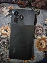 للبيع السعر 70. ريلمي 51.     07507868369.  بي واتساب هم.    077491321...