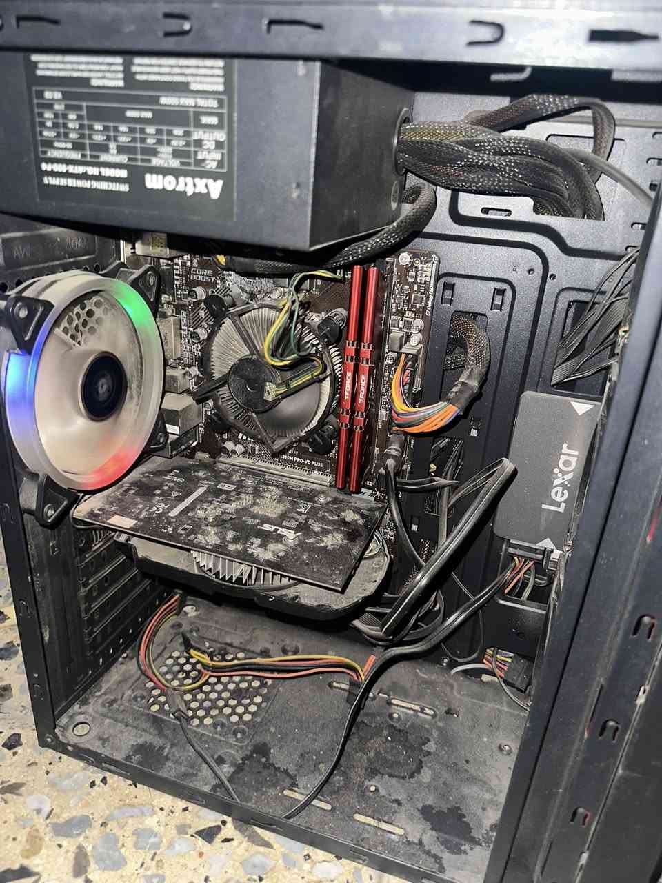السلام عليكم بيسي للبيع مواصفات حلوه النظام ضارب لحد يسئلني ليش لان اني ماعرف 😂
1050 ti 4 gb 1fan asus 

16 gb ram tforce 2666 ddr 4 

Core 3 9100f

Mb h310 vh plus pro 

Pw لو 450 لو 550 مامتاكد 

الكيس الجامه مالته ضايعه بس شغال كامل مابي اي مشكله 

حبايب سعره 275 بيهه مجال

رقم *********** واتساب متواجد رقم متواجد 

مسانكر ما متواجد
