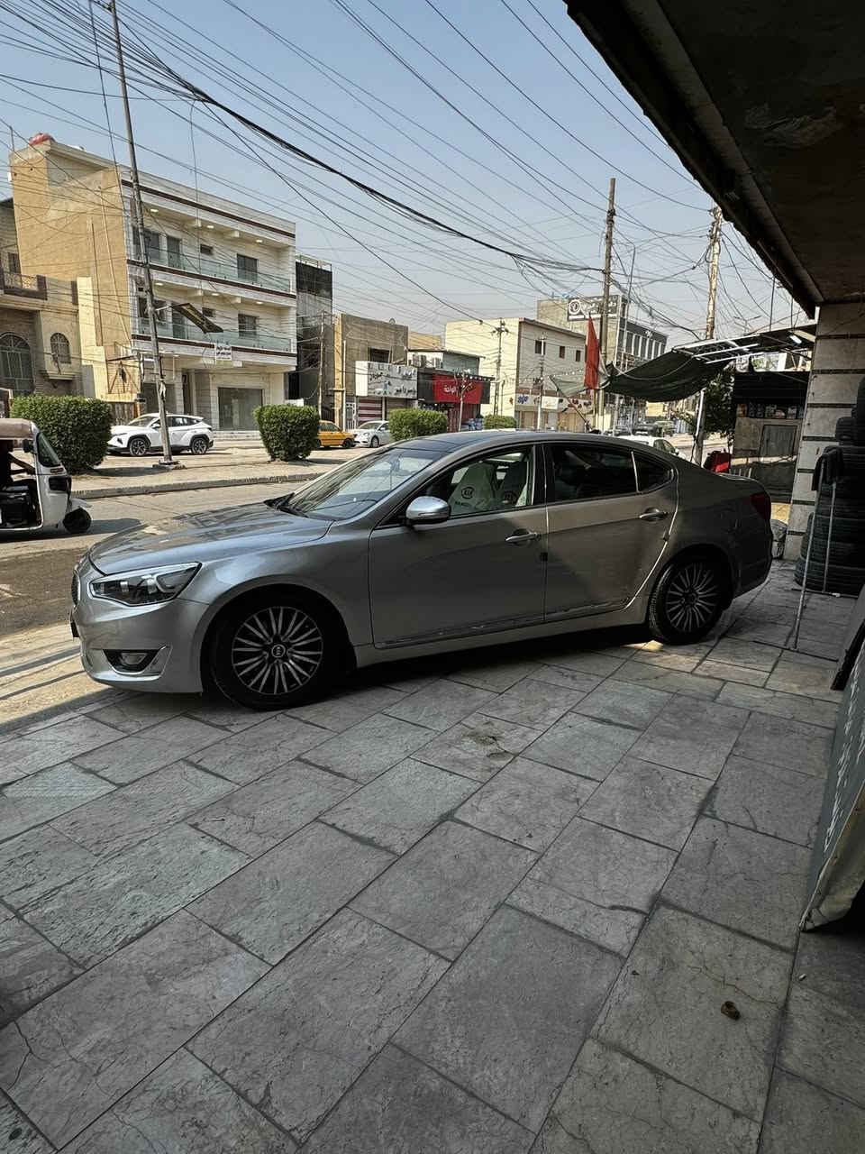 السلام عليكم 
كادنزا 2015 vip وارد امريكي حادثها موضح بلتقرير وبلعراق صار بيها صبغ جاملغات خلفيه  ابيع حزام حته ماينشلع كلبي بلكلام  ماشيه ١٩٩٠٠٠ قابل للزياده 
سعرها 120 ورقه وبيها مجال بسيط *********** بغداد الدوره 
السياره نقصها صدر تعبان والبنوراما من ترجع تسدها بطيئه يرادلها ادامة فايبرات فقط 
الكشنات الاماميه يرادلها دوشمه 
المواصفات :
بصمه 
بنوراما 
شاشه 
تدفئة بلستيرن 
كشنات كهرباء تدفئه امامي خلفي +تبريد امامي 
برده كهرباء 
تحديد مسار 
نقطه عمياء 
حساسات 
كامره 
لايتات زنون منضومه كامله 
وباقي المواصفات مبينه بلصور
