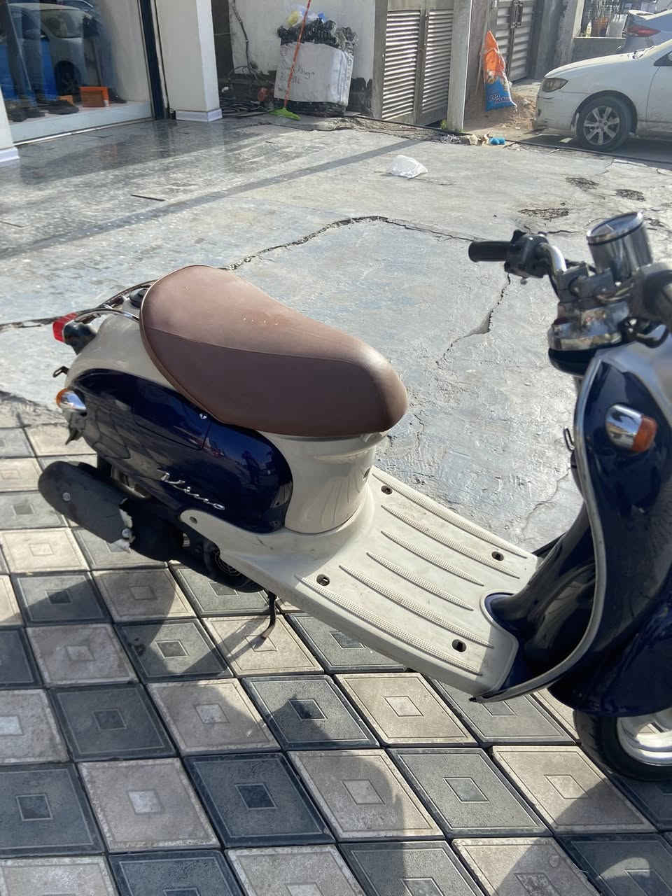 دراجه كلاسك للبيع ما يعجبه سعره يكرمنه بسكوته جديده مابيه نقص للخير فحل بعد ما شوف هيج نضافه شراي سعره 900الف عنوني بغداد هاذه رقمي ***********
