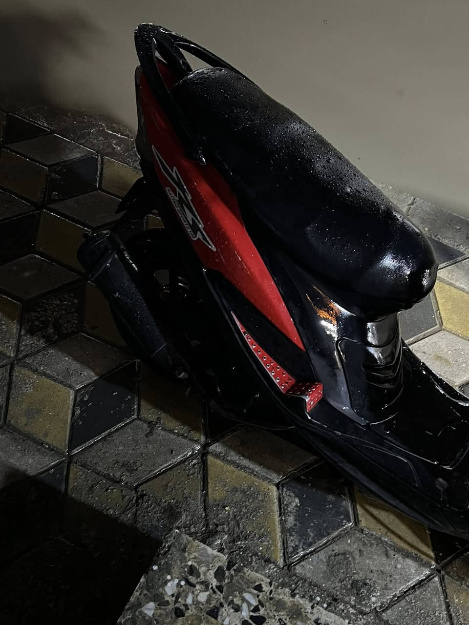 ماكس عدله ١٢٠ للبيع دراجه حلوه يرادلها شويه ترتيب مكانيك مكينته. خشنه شويه ٤٩ بلاديه صدر امامي تخم جديد عوزها بس ملف بس الدراجه شغاله سلف رياضي  تشتغل سلف وهندر سعره ٤٢٥ وبيه مجال  ***********
