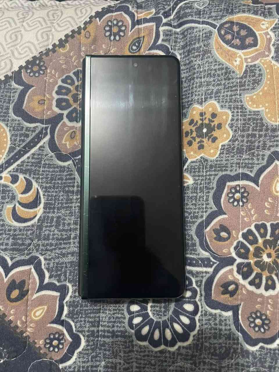 للبيع  فقط جهاز  Galaxy Z Fold3 5G
نظيف ومامفتوح شرط ذاكره 256
ببجي حقيقي 120 شراي اتصل على ارقام 
***********
***********
