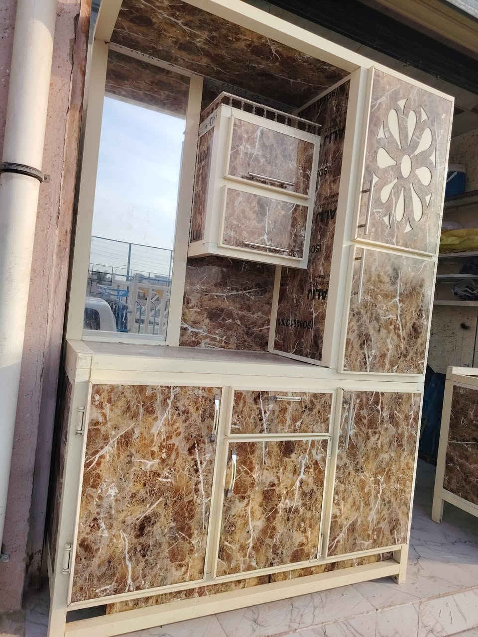 كونتر متر ونص والسنك متر شغل كلش حلو نضافة 90%اي كسر اي عيب مابي بالشرط السعر 190 بي مجال بسيط
 عنوان كركوك سايدين دوميز الجمعية قرب اق صو مول شارع الملاعب *********** كركوك, العراق
