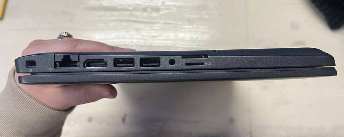 Model: Dell Latitude 5400
Processor (CPU): Intel Core i5, 8th Generation (U-Series)

RAM: 8GB DDR4

Storage: 256GB SSD

GPU: Integrated Intel UHD Graphics 620 (Up to 4GB Shared VRAM)

Display: 14.0" FHD (1920x1080)

Operating System (OS): Windows 10 or Windows 11 (Upon Request)

الملحقات والهدايا

( شاحن اصلي - حقيبة لابتوب - ماوس )


**إذا كنت صاحب هذا الإعلان وتريد حذفه لأي سبب، رجاءا أرسل رسالة إلى الدعم الفني**