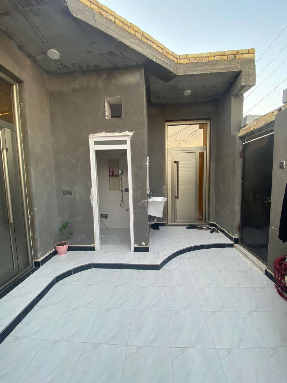 بيت للبيع طابق واحد مساحه ١٥٠ +فضله في حي التضحيه كامل خدمات بناء حديث ركن تبليط ع شارعين مطلوب اسكان ٥٠ لاستفسار ***********
